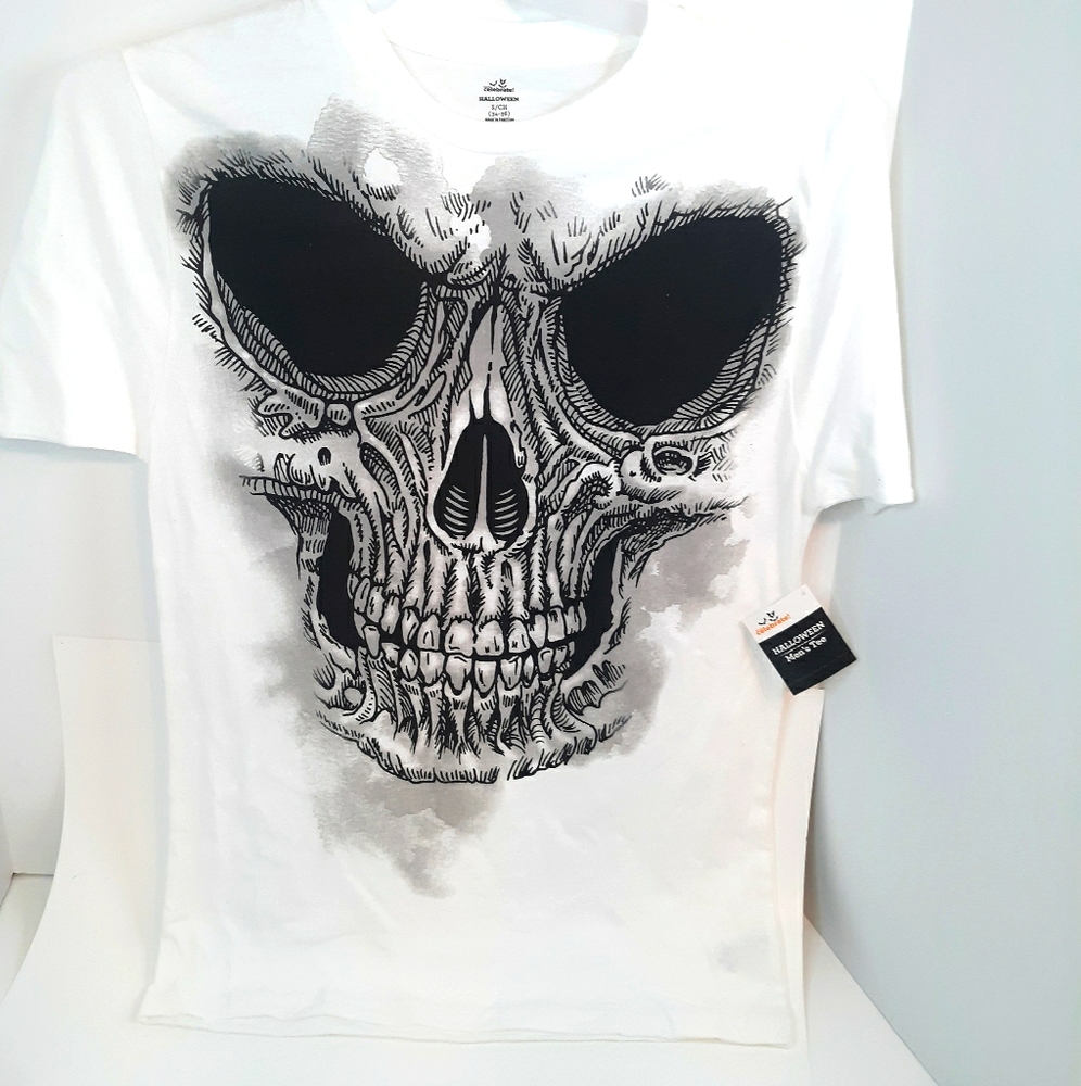 NWT BLACK SKULL ON WHITE TSHIRT SIZE SMALL - Picture 1 of 3